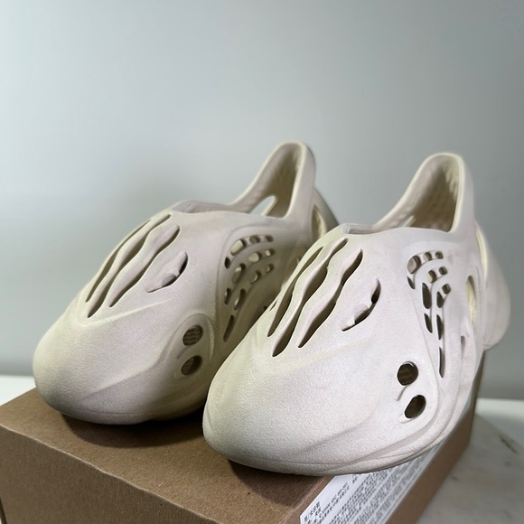 Adidas Yeezy YZY Foam RNNR ‘Sand Men’s size 5 FY4567 Tan Slide FAST SHIPPING - Picture 3 of 14